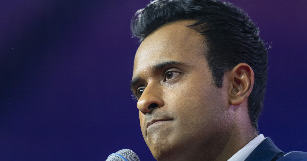Análisis: Ramaswamy parece criticar a Acton por ser víctima de abuso infantil