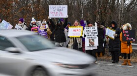 Geisinger nurses picket outside the Geisinger Wyoming Valley Campus.