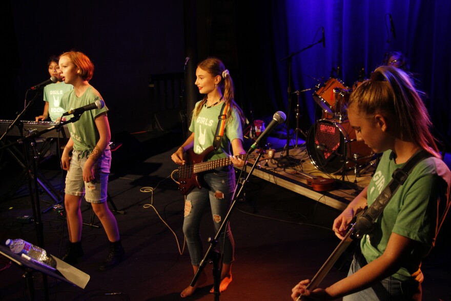 girls_rock_3.jpg