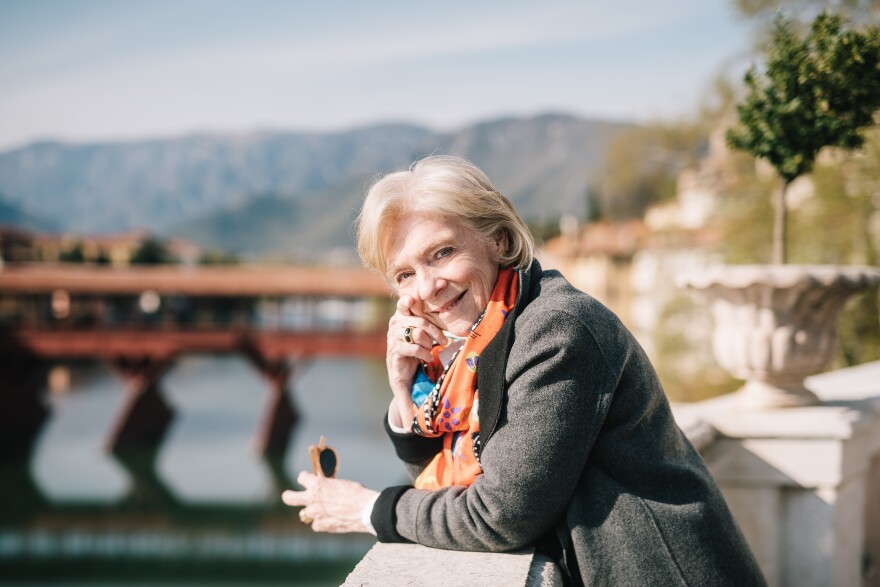 Vietri founder, Susan Gravely looking over the wall at the Ponte Vecchio in Florence, Italy.