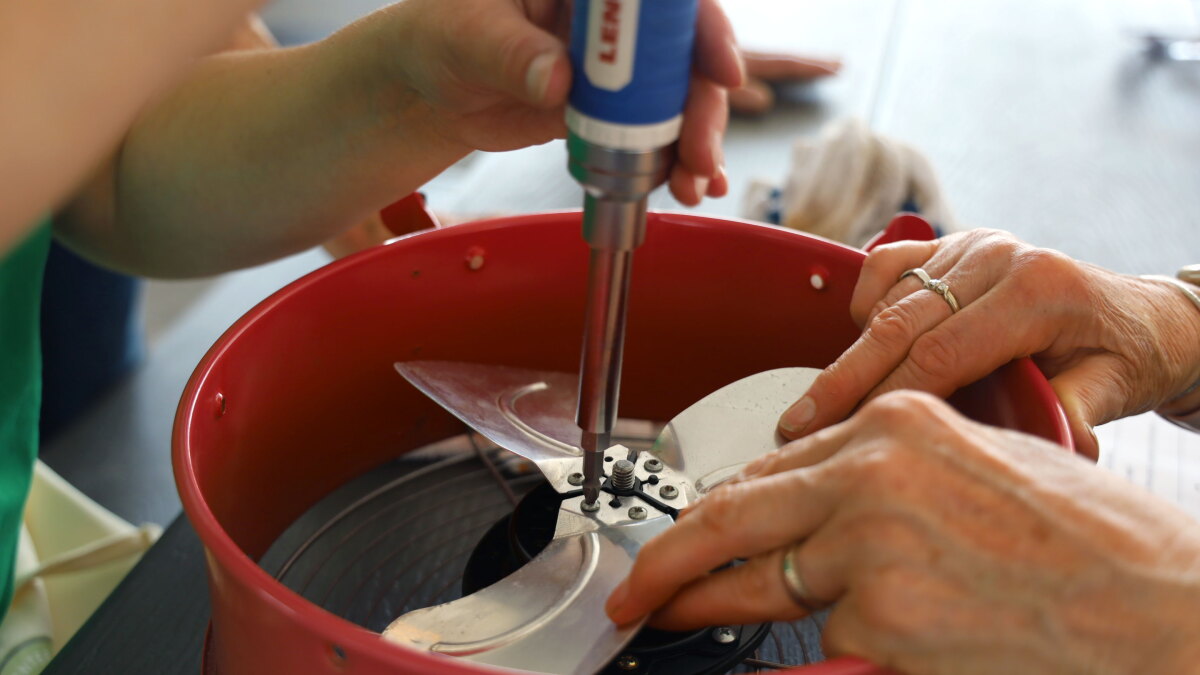 Americans toss nearly 5 pounds of waste a day. Repair Cafés encourage fixing broken items instead - Vimarsana News