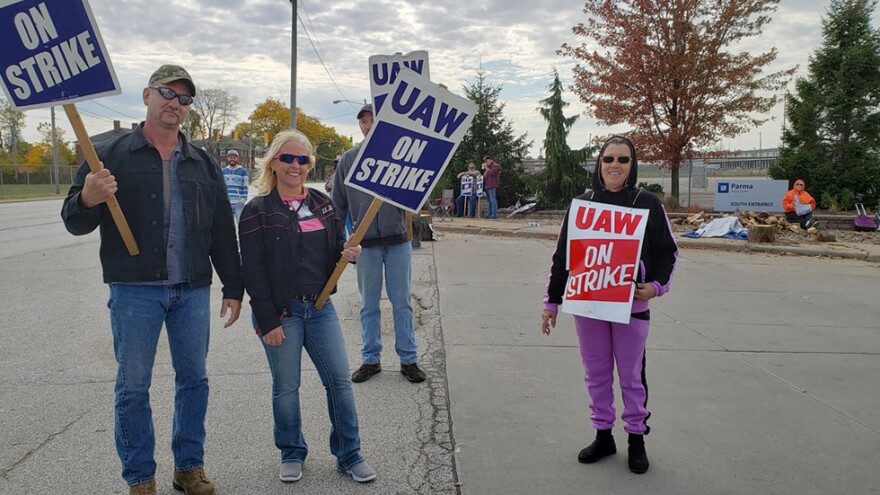 Members of Parma Metal Center’s UAW Local 1005 are staying on the picket line until nationwide union votes are in later this week. [Afi Scruggs / ideastream]