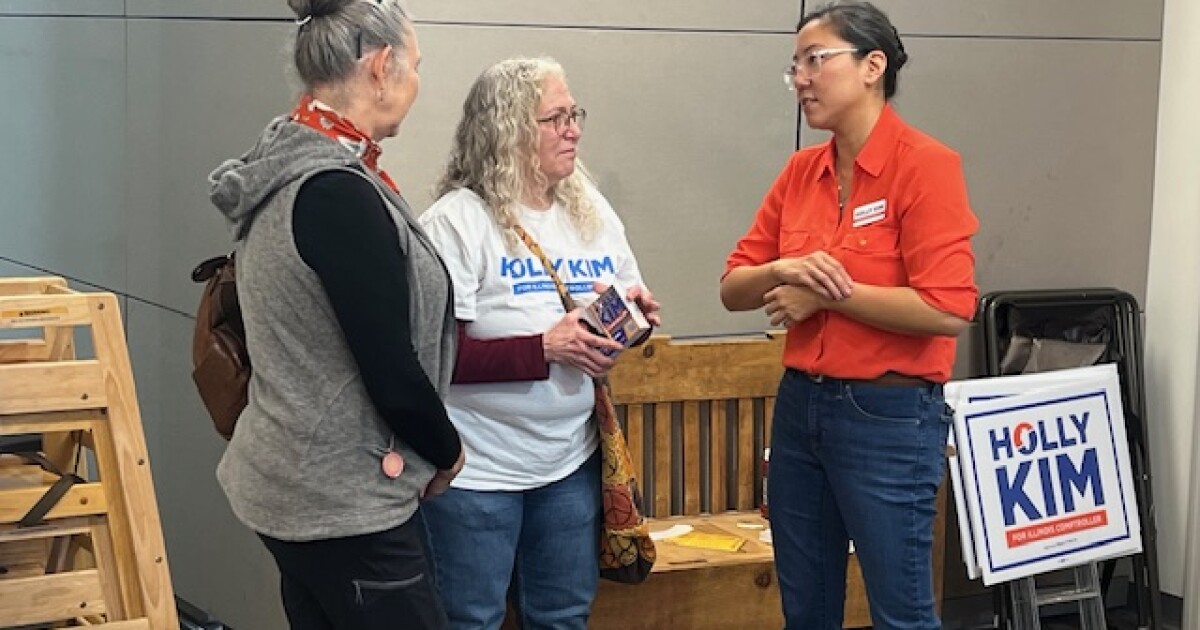 Illinois Democratic Comptroller candidate Holly campaigns in Carbondale