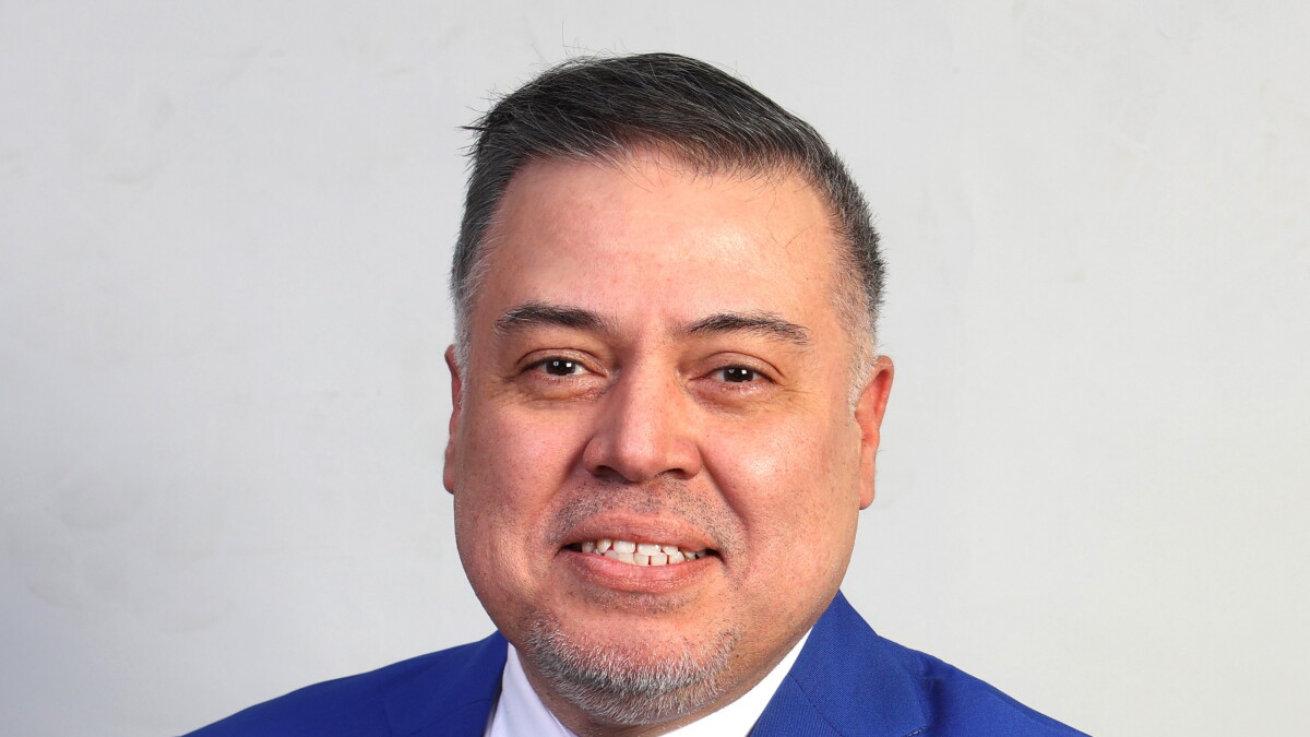 Julio Sáenz, the 2026 Rochester Hispanic Business Person of the Year