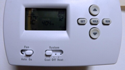 Heating/cooling system thermostat