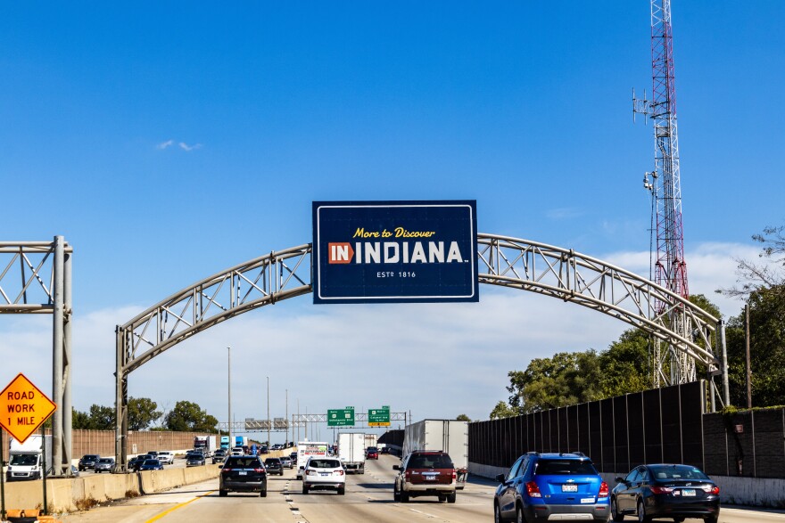 An Indiana sign at I-94 expressway state line in Munster.