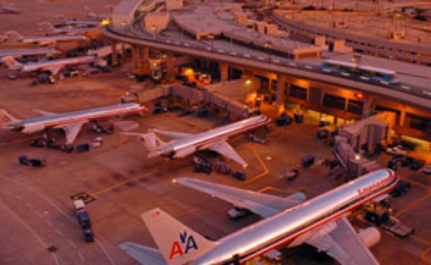 Christmas Day At Dfw Airport 2022 North Texas Airports Brace For Holiday Travel | Kera News