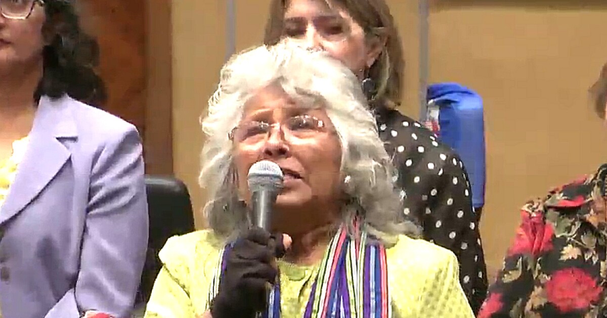 Arizona lawmakers vote to end Chavez holiday but not to honor workers