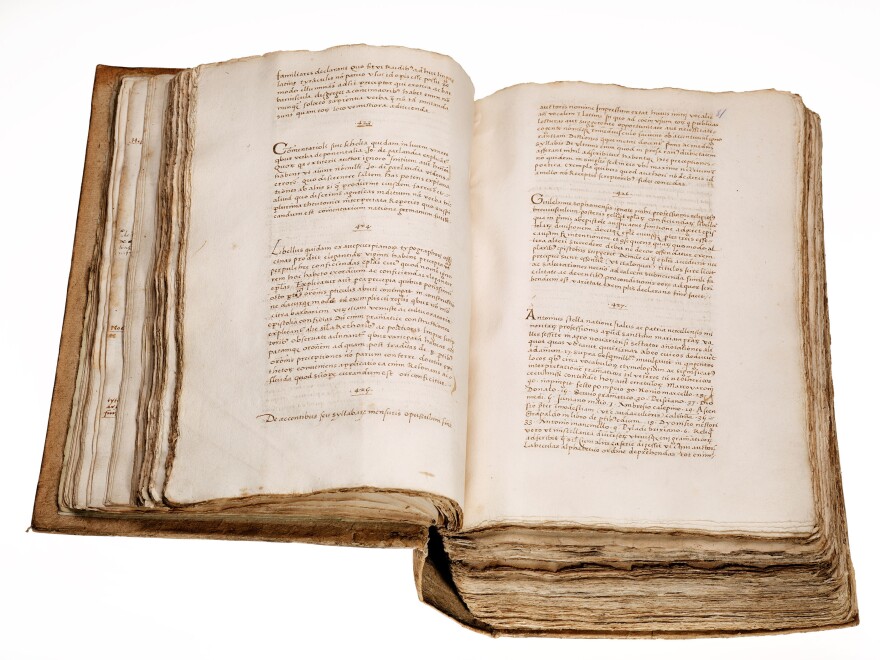 Colón's guide to his massive personal library contains summaries of around 2,000 books.
