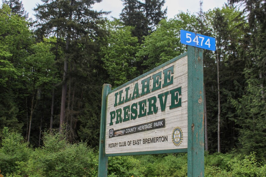 A wooden sign reading "Illahee Preserve" stands near the entrance of the park.