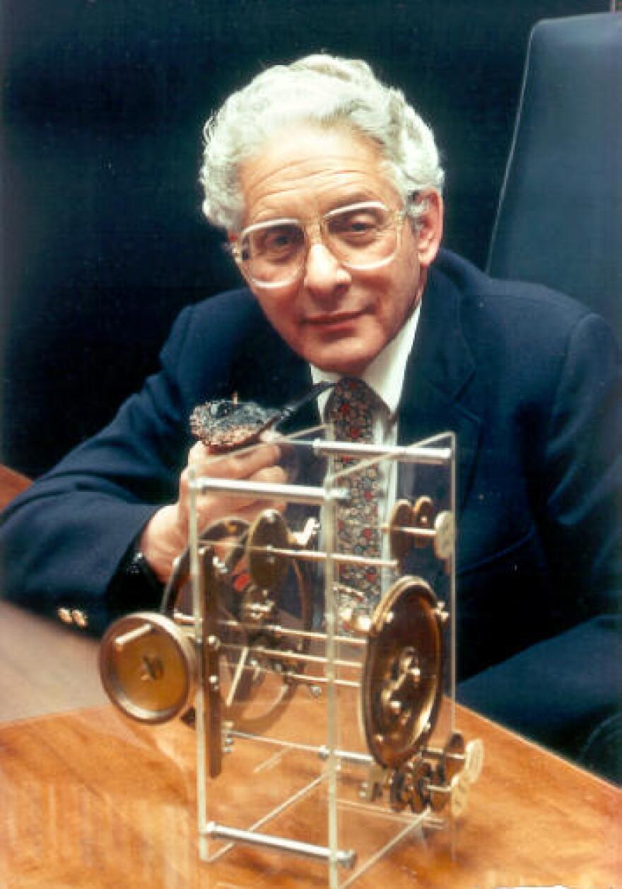 derek_j._de_solla_price_antikythera_mechanism.jpg