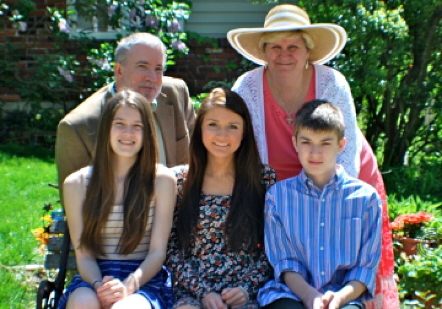 Bill and Leslie Scoopmire, with their children, Katie, Lauren and Scott Scoopmire