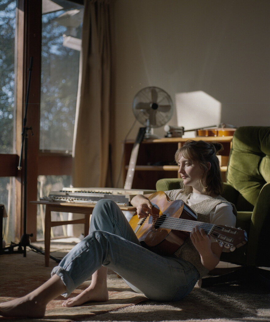 British/Australian singer-songwriter Hana Stretton