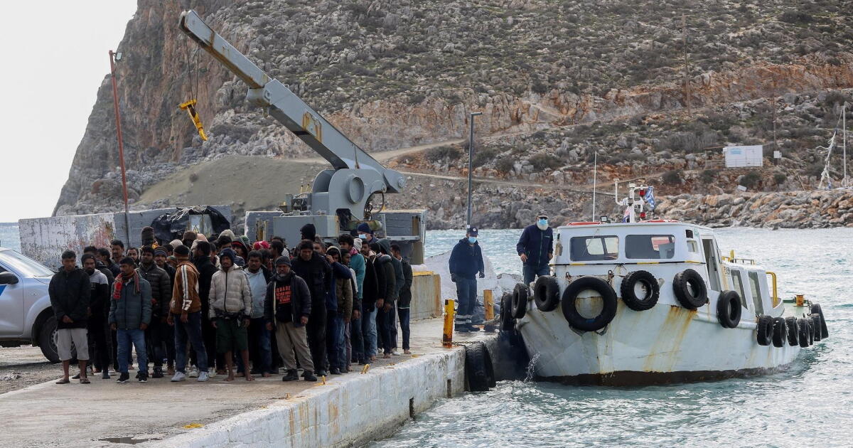 Greece toughens stance on illegal migration