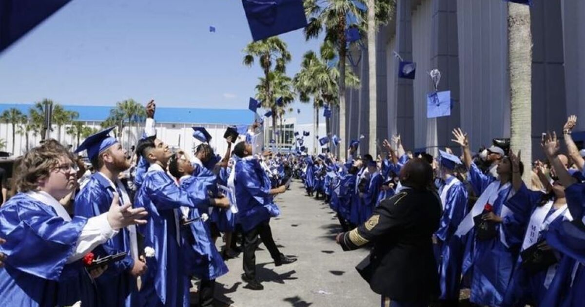 How High Schools Across Tampa Bay Will Celebrate Graduations Wusf Public Media Jefferson High School Graduation 2022 Tampa