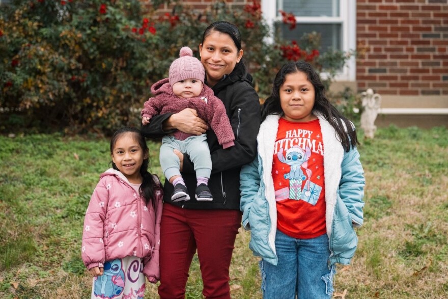 Glendy González de la Cruz alongside her three young daughters in an undated photograph.