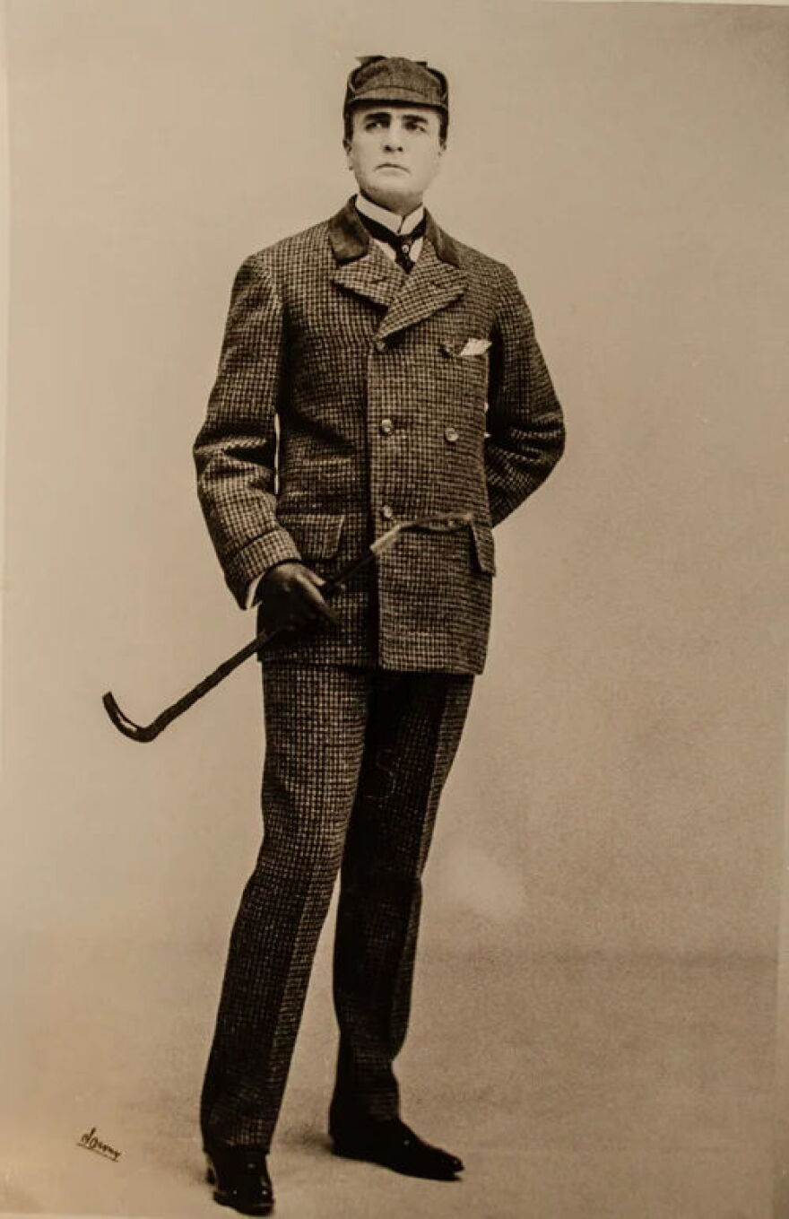 After adapting Arthur Conan Doyle's books for the stage, William Gillette made a fortune playing Sherlock Holmes for the next 33 years. 