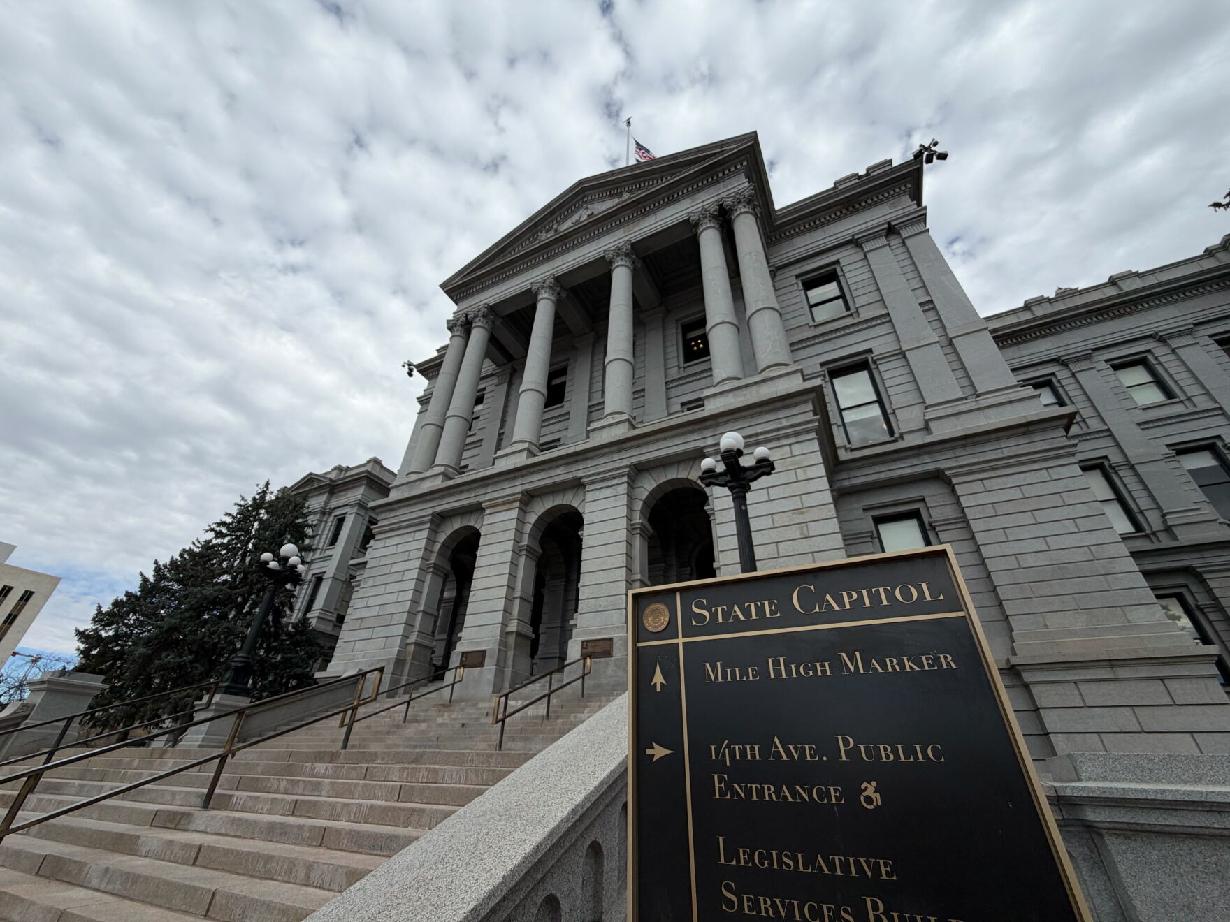 Colorado lawmakers reject bill that would have required police to ...