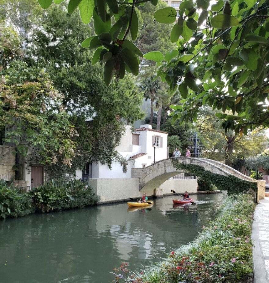 Kayaking through Rosita's Bridge