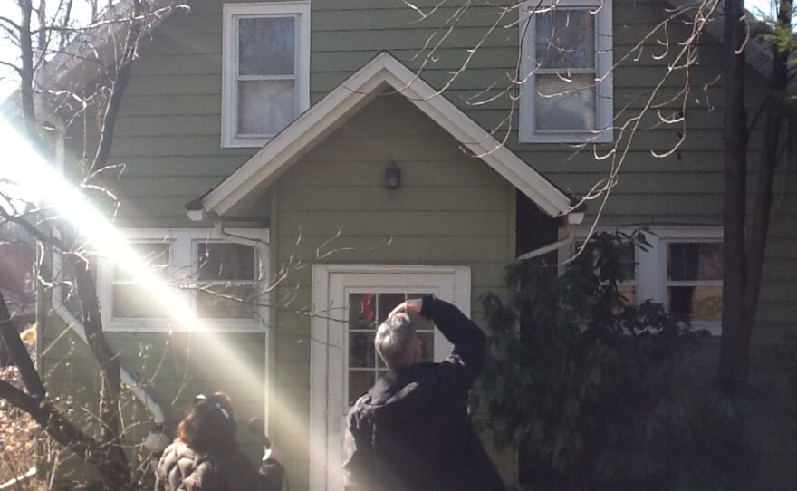 people looking at house