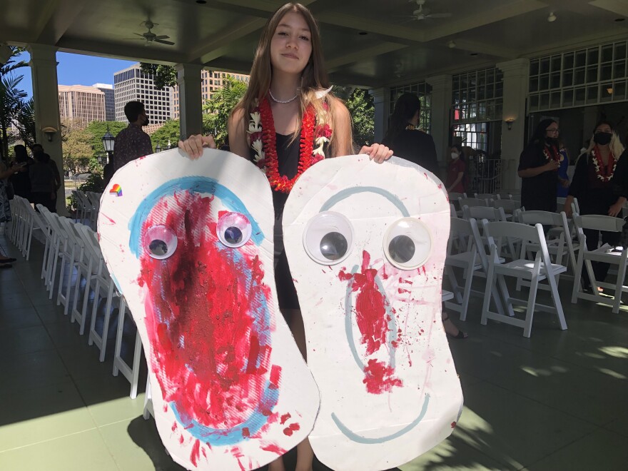 ʻIlima Intermediate student Alana Taylor and Paddy the Pad.