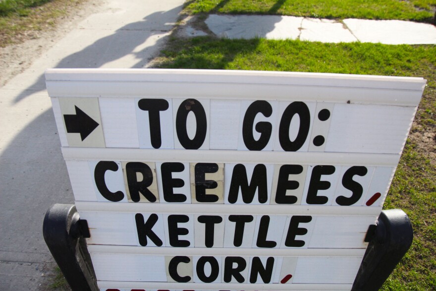 A sign reading "to go: creemees"