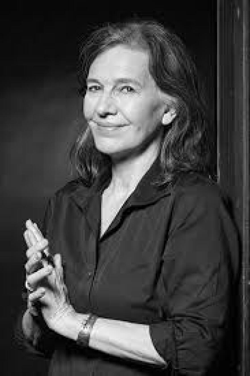 louise_erdrich_-_harpercollins.jpg