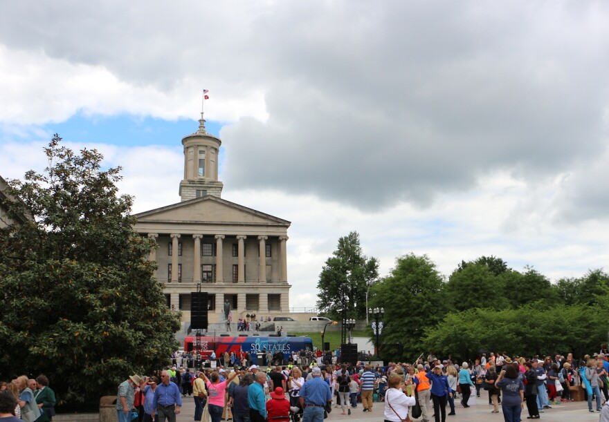 As the races for governor and senator enter their decisive, final phase this week, Democrats appear to need to make up ground.