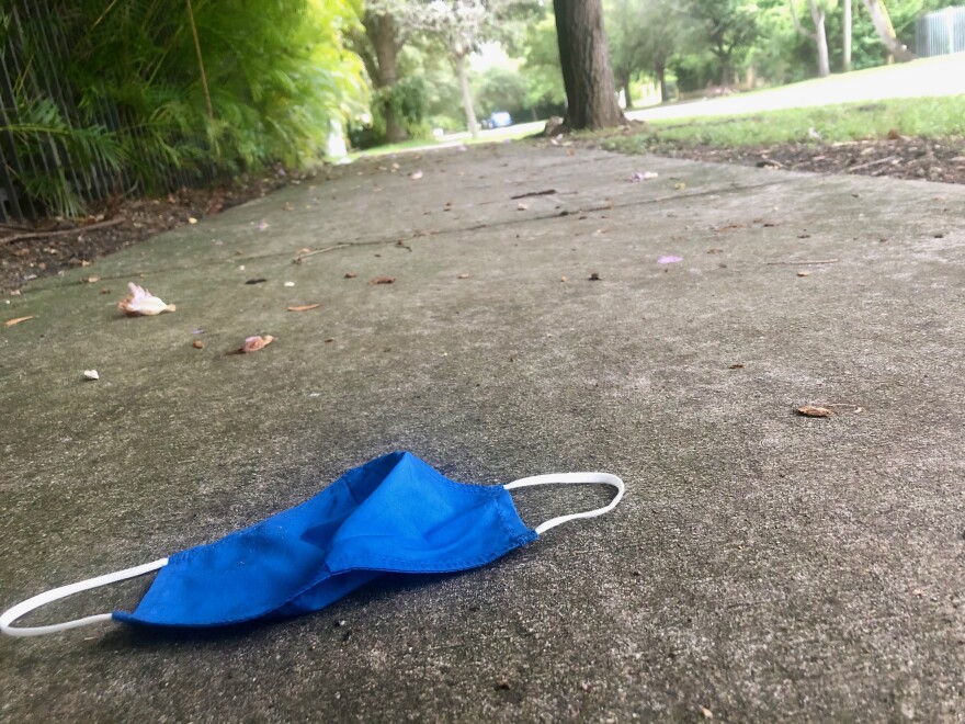 cv_covid_mask_on_sidewalk.jpg