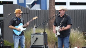 Jamie Davis Band performs for Chomp the Block. (Melanie Peña/WUFT News)