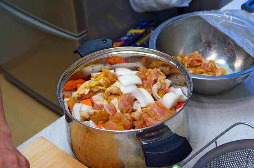 Students tour farms and get cooking demonstrations from dietitians and chefs as part of the class. Photo: Flickr Creative Commons