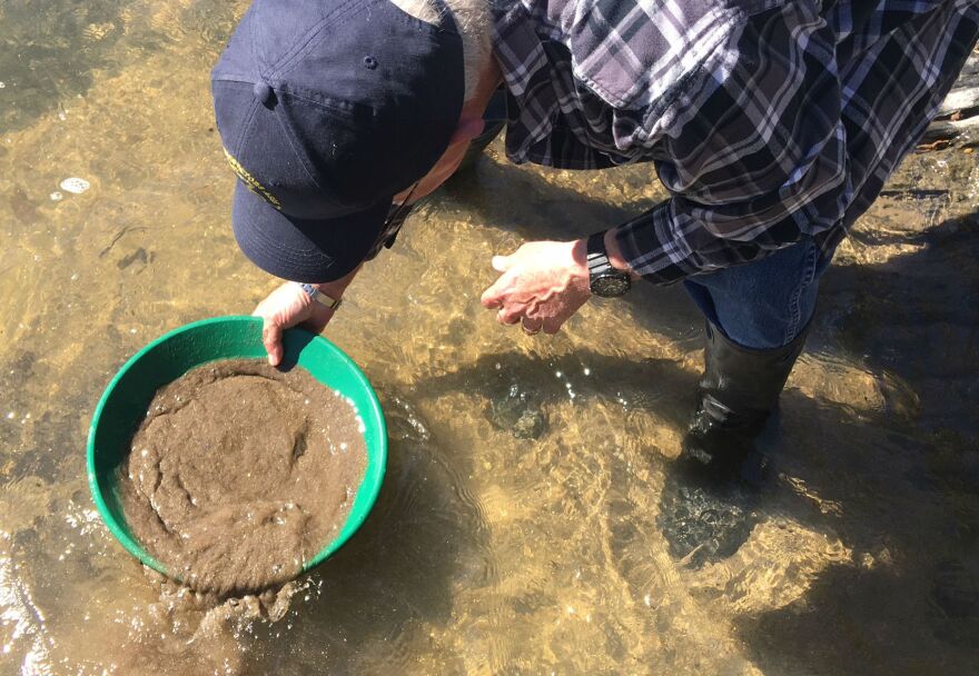 California Rockhounding - 6 Places to Dig for Gemstones in California - Geology In