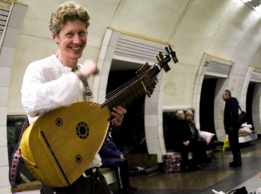 Jurij Fedynskyj plays traditional music in Kyiv metro stations