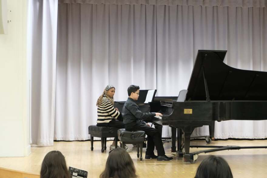 Isata Kanneh-Mason working with a student at Settlement Music School, in a Philadelphia Chamber Music Society masterclass co-sponsored by WRTI.