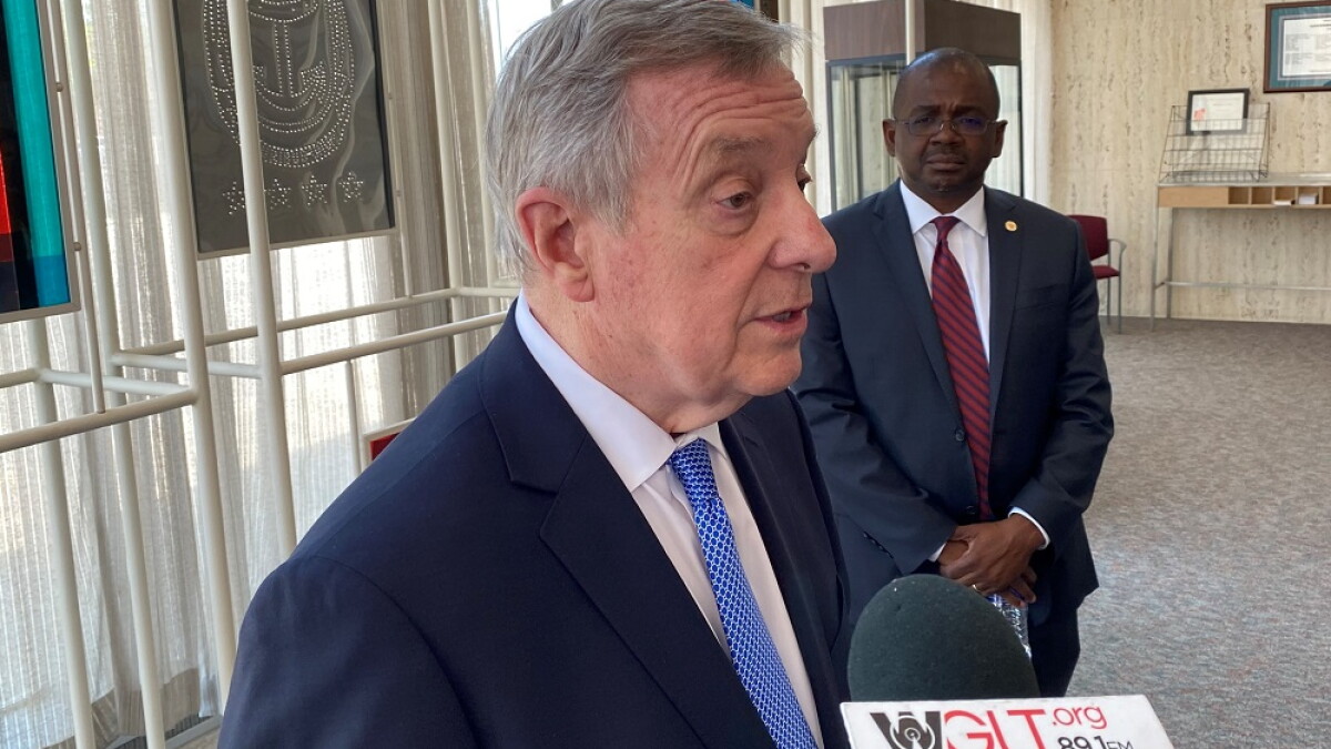 Durbin meets with Bloomington mayor to discuss federal funding for local projects - Vimarsana News