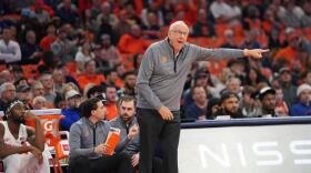 Jim Boeheim coaching during Syracuse’s 84-82 loss to Pittsburgh.