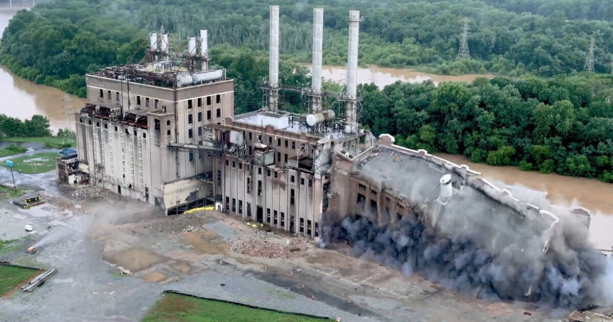 Implosion Brings Down Part Of Duke Coal Plant In Salisbury | WFAE 90.7 ...