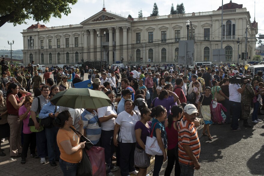 The gang-imposed ban on public transportation left thousands of Salvadorans scrambling for a way to commute.