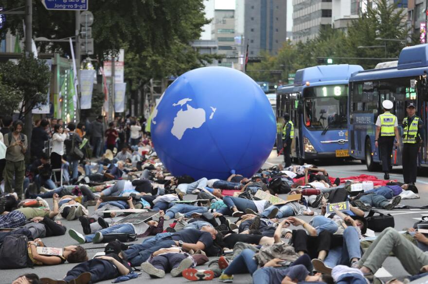 climatechange_ap_19331474453587.jpg