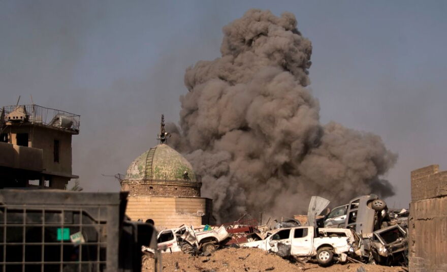 A picture taken on July 10, 2017, shows smoke plumes billowing in the Old City of Mosul during the offensive by the Iraqi force to retake the embattled city from Islamic State (IS) group fighters. (Fadel Senna/AFP/Getty Images)