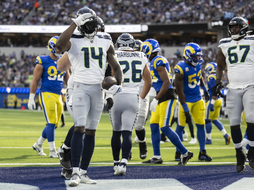 Sign Language For Touchdown DK Metcalf's ASL teacher says Seahawks receiver brings his own flair to ...
