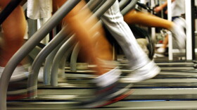 People run on treadmills. (Spencer Platt/Getty Images)
