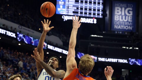 Kentucky's Otega Oweh (00) shoots while defended by Florida's Thomas Haugh (10) during the first half of an NCAA college basketball game in Lexington, Ky., Saturday, March 7, 2026. (AP Photo/James Crisp)