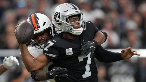 Cleveland Browns linebacker Devin Bush (30) sacks Las Vegas Raiders quarterback Geno Smith (7) during the first half of an NFL football game Sunday, Nov. 23, 2025, in Las Vegas. (AP Photo/Eric Gay)