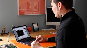 Raiford Guins playing PONG on a web browser.