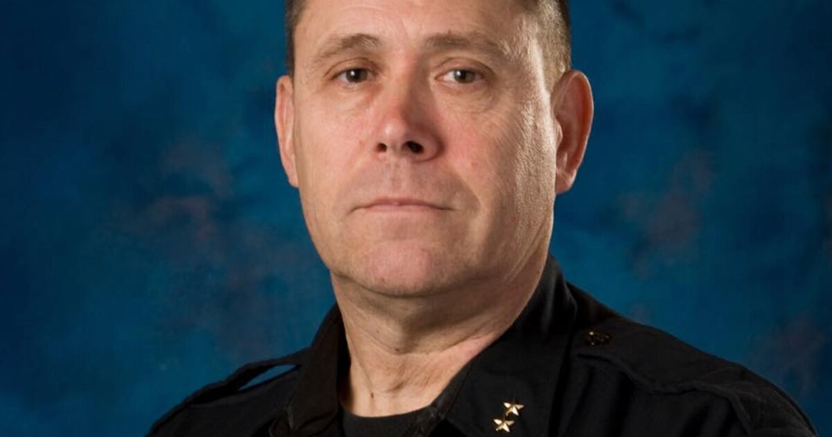 Phoenix Police Commander Killed, 2 Officers Wounded In Shooting