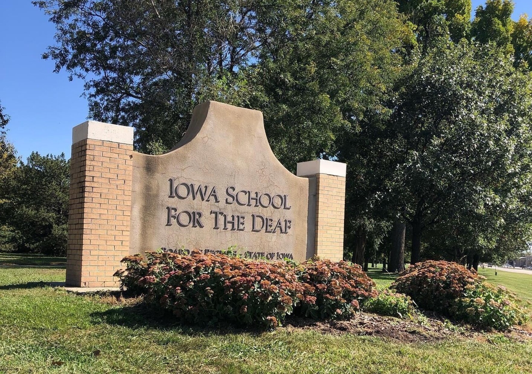 Government raises concerns about the future of the Iowa School for the Deaf