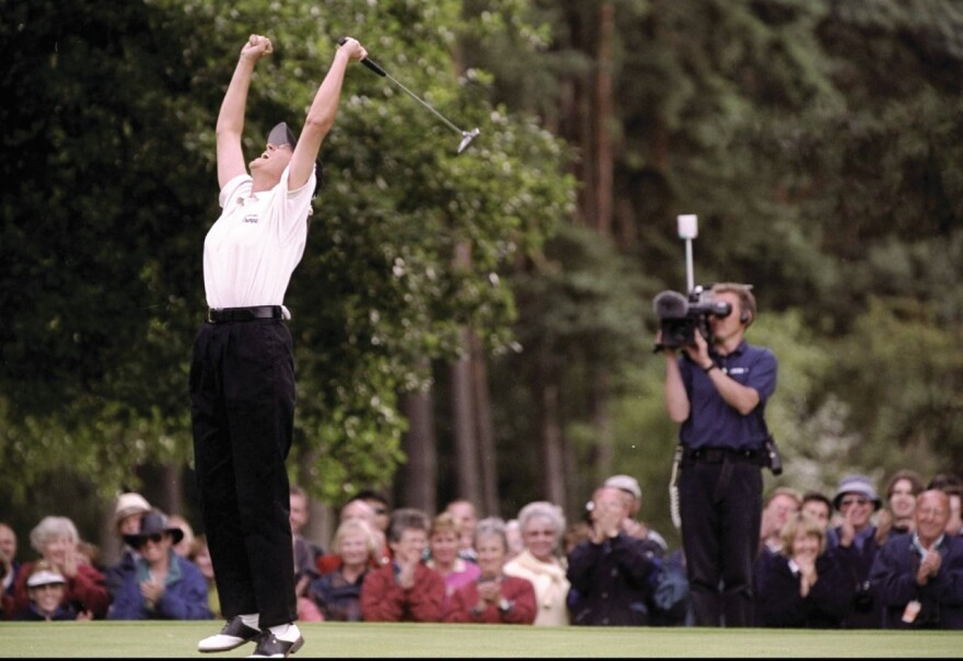 Sherri Steinhauer reacts to a putt at the 1999 Women's British Open