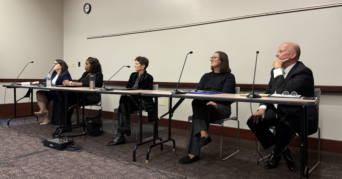 Photo: ipm.org The five-member Indiana Parole Board listens to public testimony during death row inmate Jeffrey Weisheit’s clemency