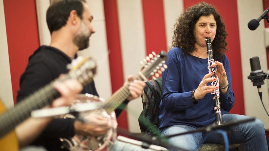 Anat Cohen plays clarinet with Trio Brasileiro in the KNKX studios in 2017.